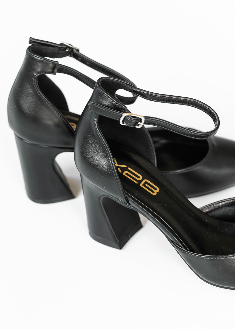 Pointed Toe Flare Block Heel