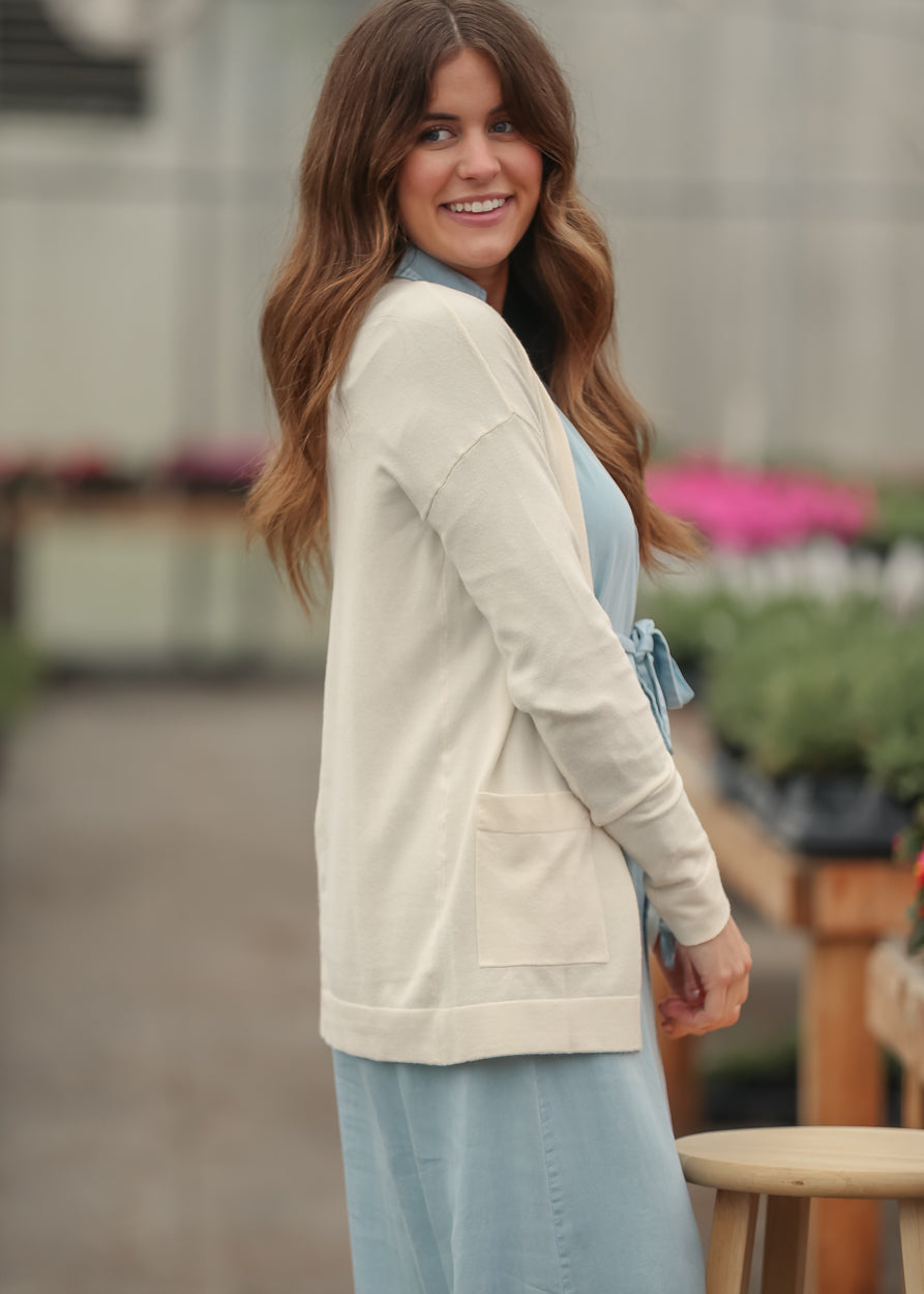 Essential Cream Short and Soft Cardigan