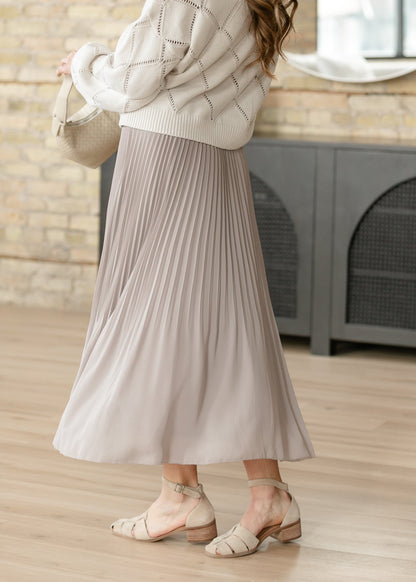 Flowy Pleated Maxi Skirt