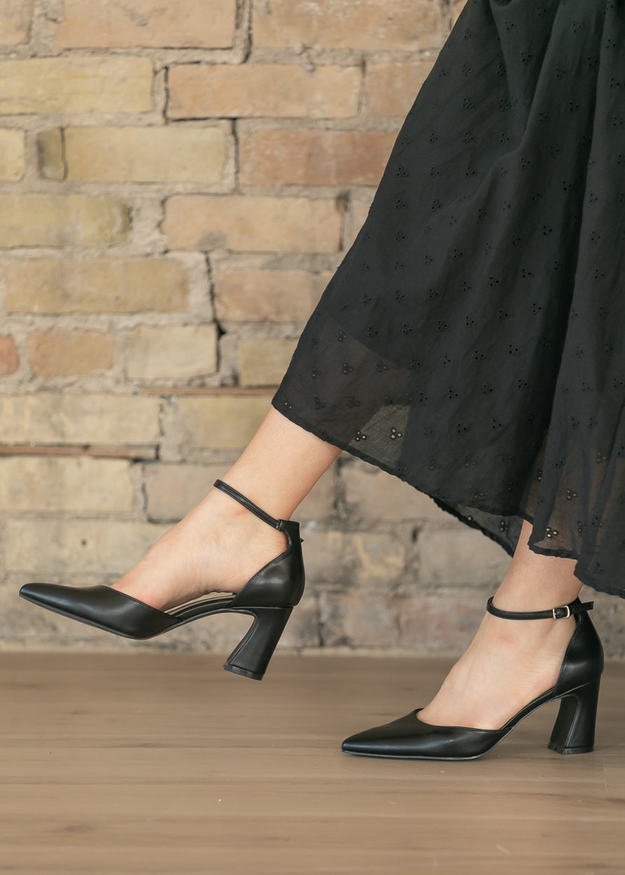 Pointed Toe Flare Block Heel